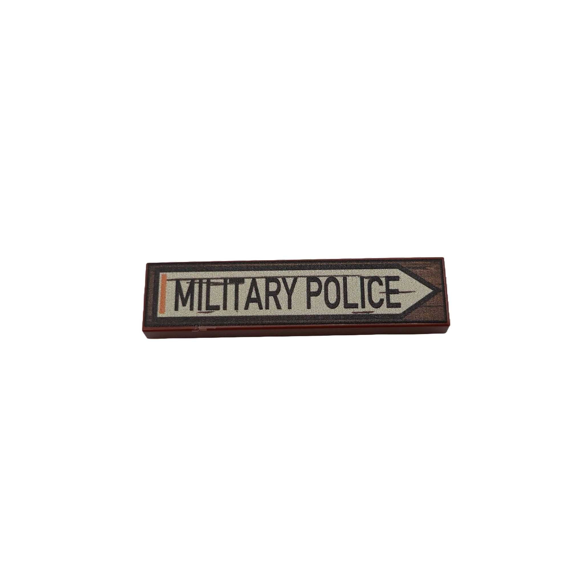 BF-0590 - Military Police Wegweiser (Farbe: Reddish-Brown, Bedruckte LEGO®-Fliese 1x4)