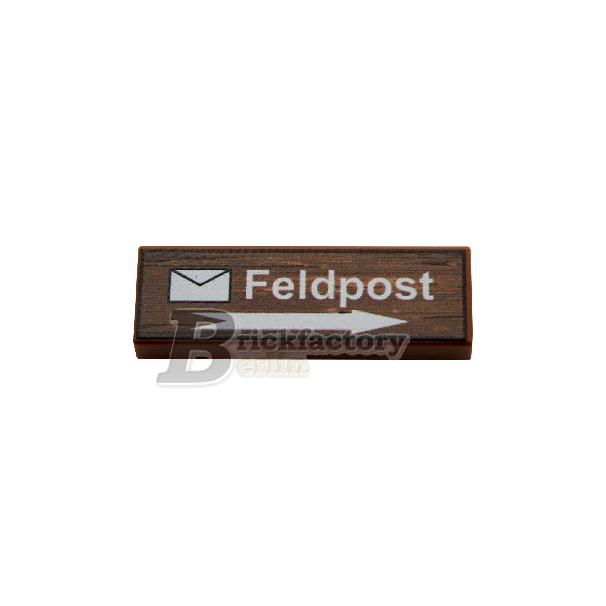 BF-0472C - Feldpost (Farbe: Reddish-Brown, Bedruckte LEGO®-Fliese 1x3)